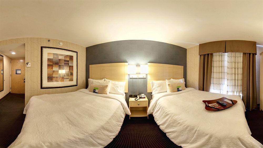 Hampton Inn Manhattan - Times Square South New York Esterno foto