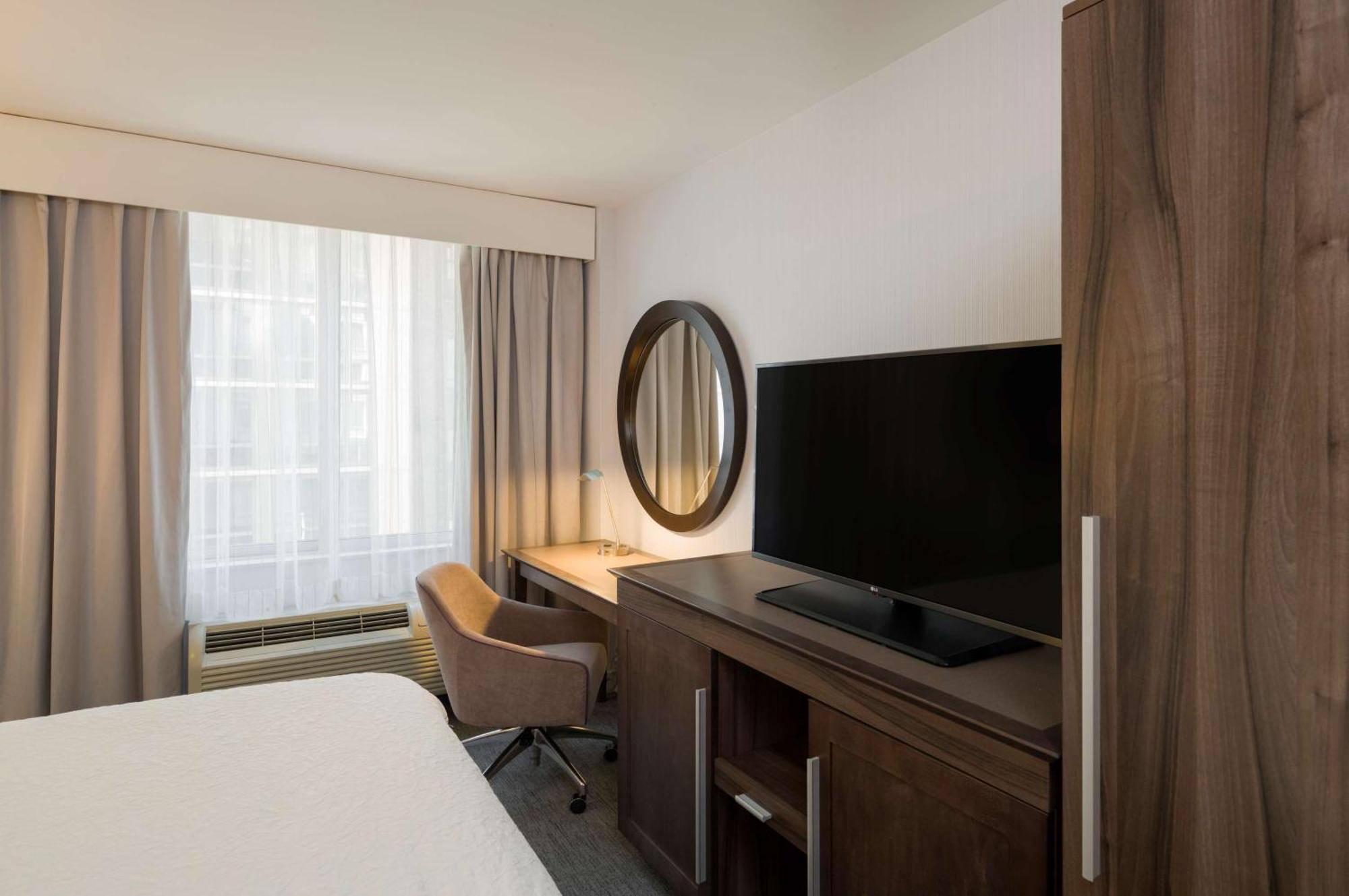 Hampton Inn Manhattan - Times Square South New York Esterno foto