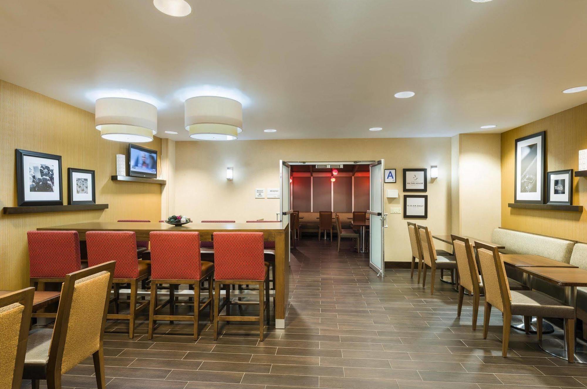 Hampton Inn Manhattan - Times Square South New York Esterno foto